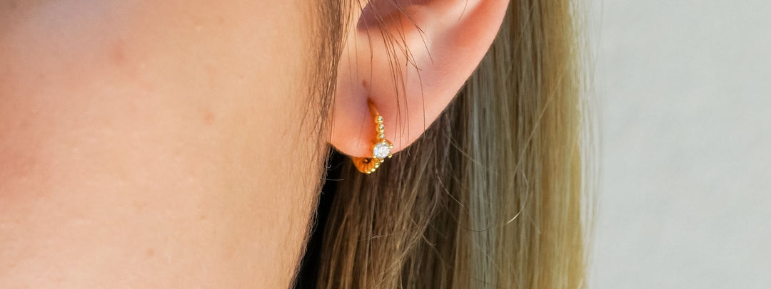 what are huggie earrings