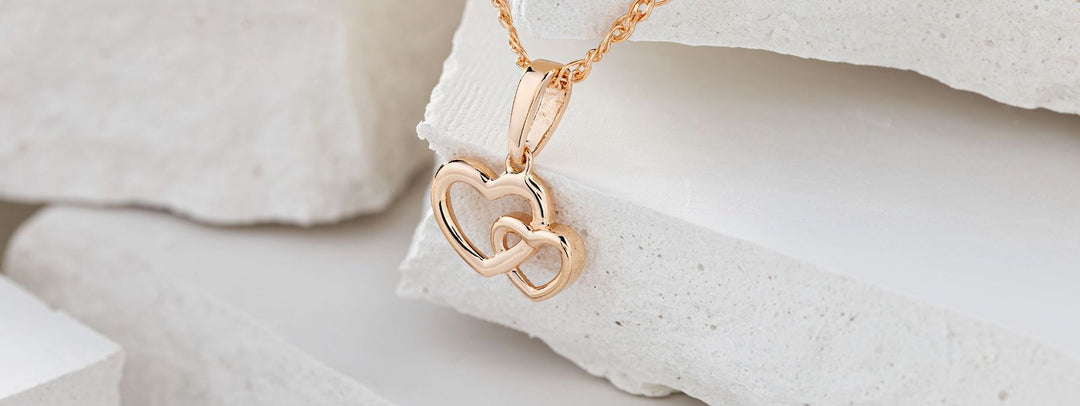 heart necklace meaning