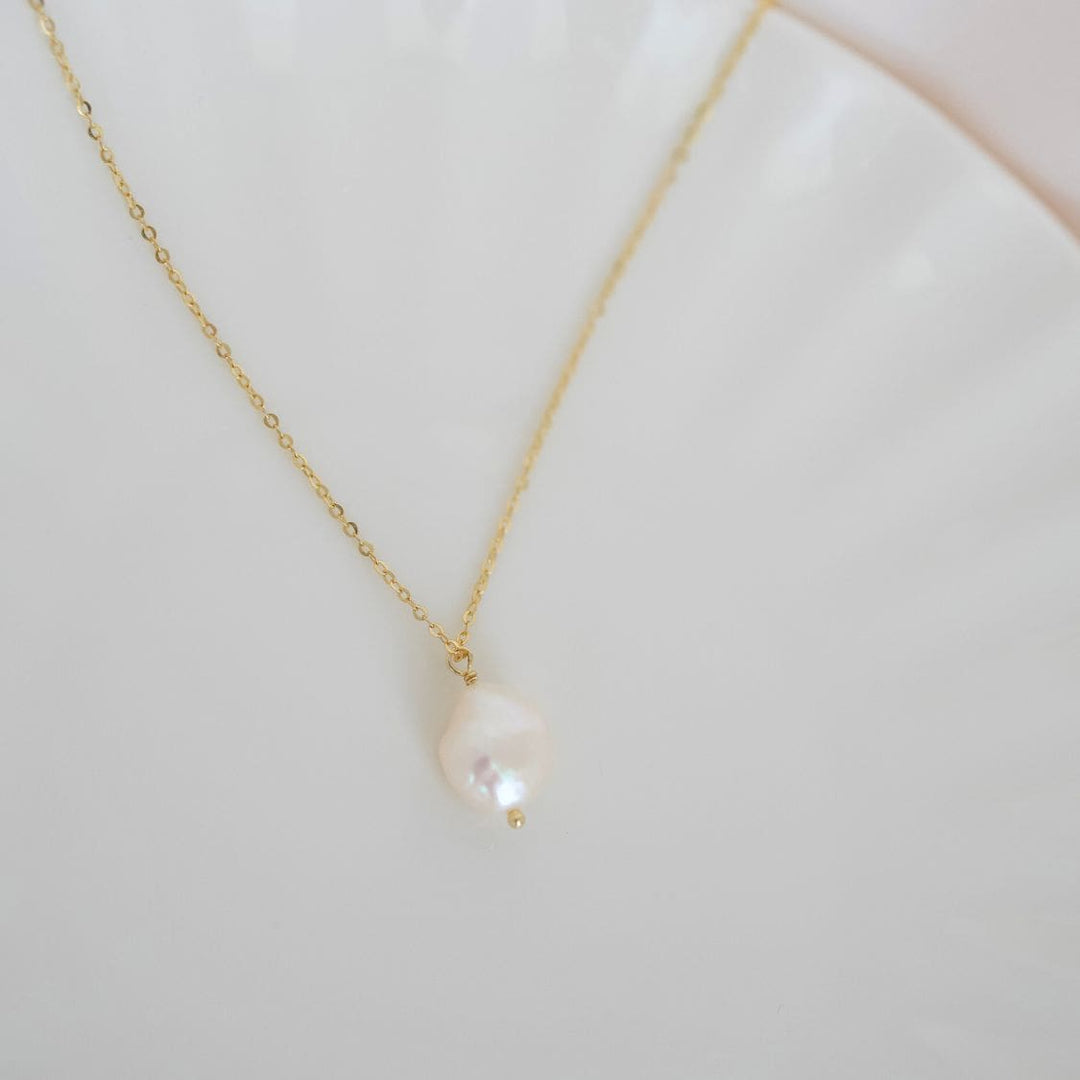Lilou Baroque Pearl Pendant Necklace Gold