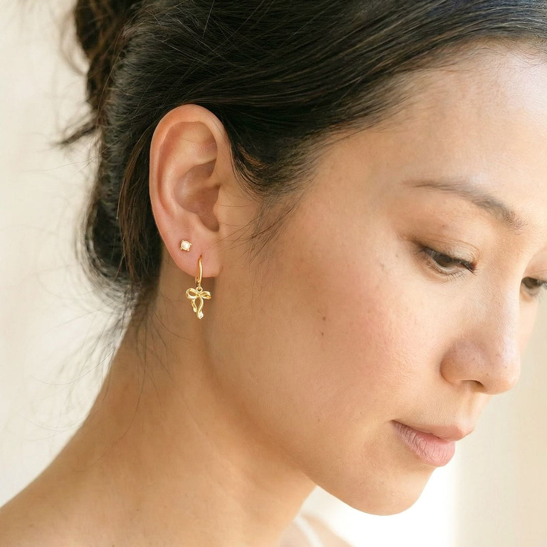 Élise Gold Bow Earrings