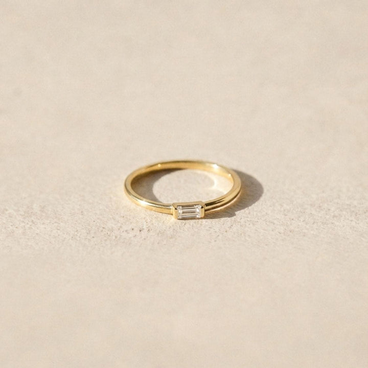 Léa Dainty Baguette Ring