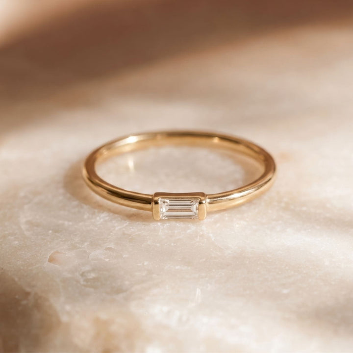 Léa Dainty Baguette Ring