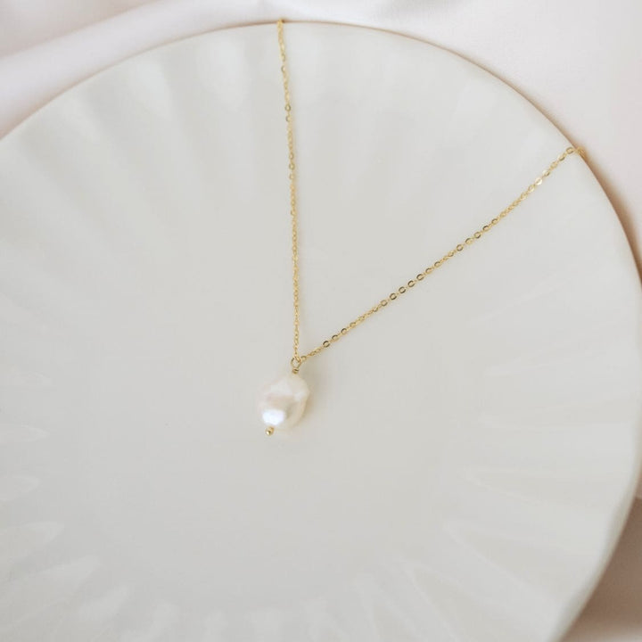 Lilou Baroque Pearl Pendant Necklace Gold