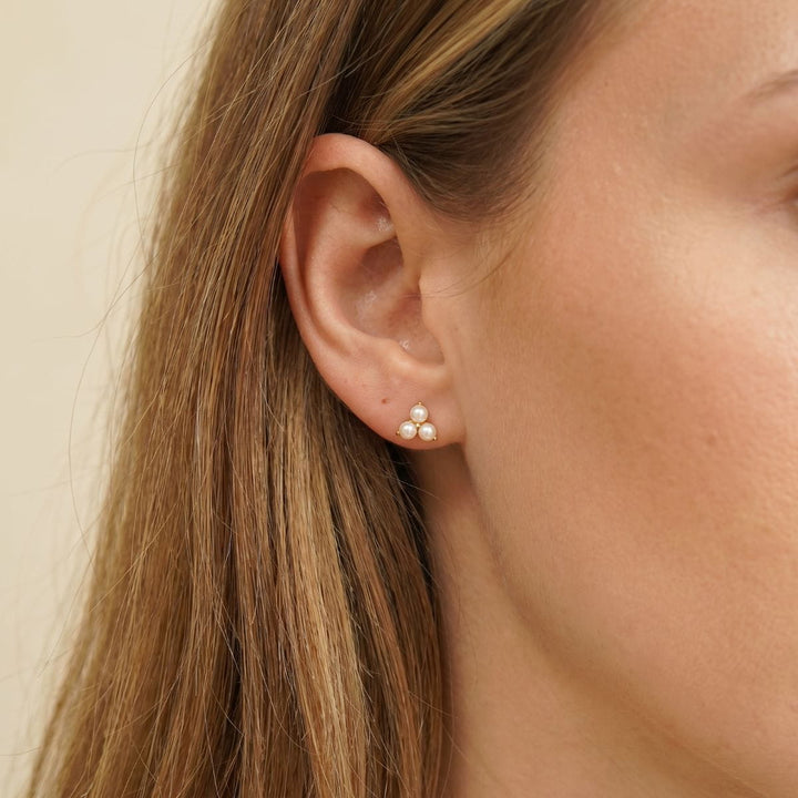 Noemi Pearl Cluster Stud Earrings Gold