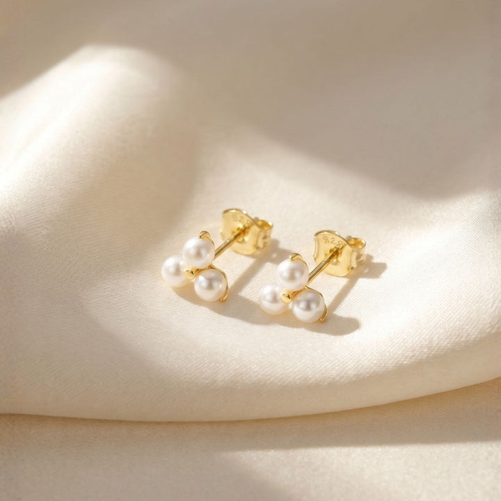 Noemi Pearl Cluster Stud Earrings Gold