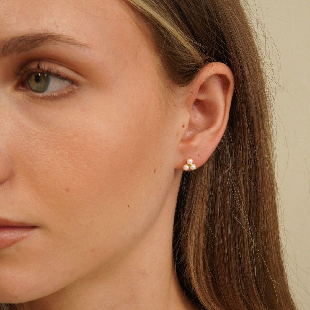 Noemi Pearl Cluster Stud Earrings Gold