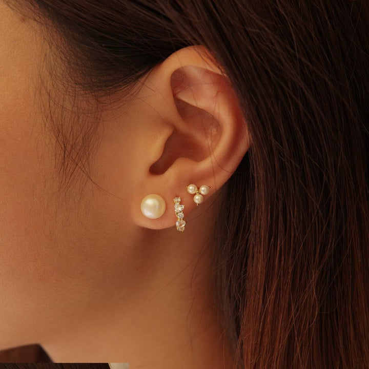 Noemi Pearl Cluster Stud Earrings Gold