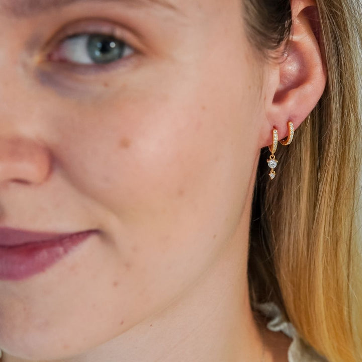 أقراط سيلين هاجي ذات القطرة المزدوجة باللون الذهبي